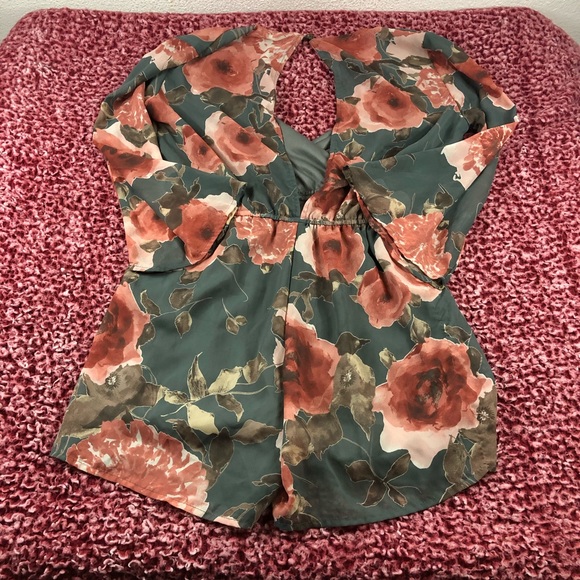 Women’s Charlotte Russe Shorts Romper - Picture 3 of 3